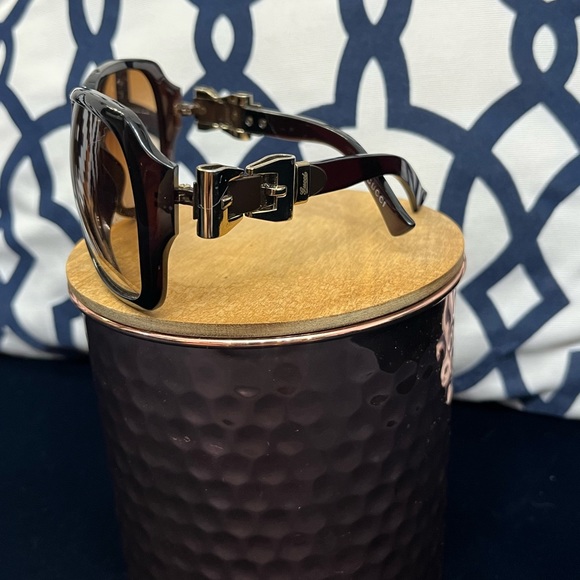 ❣️GUCCI ~ Bow Sunglasses ❣️ main image 4